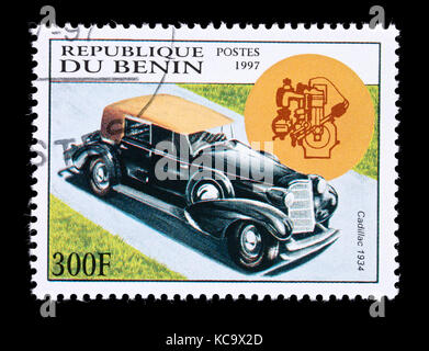 Timbre-poste du Bénin représentant une Cadillac 1934. Banque D'Images