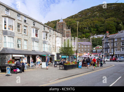 Beach Road dans le centre-ville de Barmouth Gwynedd Wales UK Banque D'Images