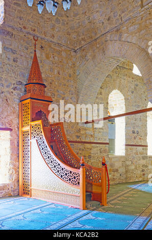 Antalya, Turquie - 12 mai 2017 : du minbar de la mosquée alaaddin, également connu sous le yivliminare ou ulu cami (grande mosquée), la chaire sculptée, décorée de Banque D'Images