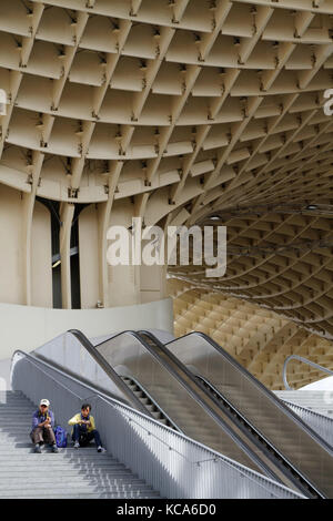 SÉVILLE, ESPAGNE, 23 octobre 2015 : le parasol Metropol est une structure en bois conçue par l'architecte allemand Mayer-Hermann et achevée en avril 2011. Banque D'Images