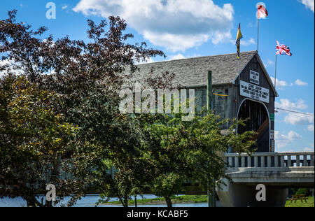 Vue latérale du pont couvert de Hartland, au Nouveau-Brunswick, Canada Banque D'Images