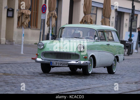 Augsburg, Allemagne - 1 octobre 2017 : opel olympia rekord caravan oldtimer voiture à l'fuggerstadt classic oldtimer 2017 rallye le 1 octobre, 2017 dans au Banque D'Images