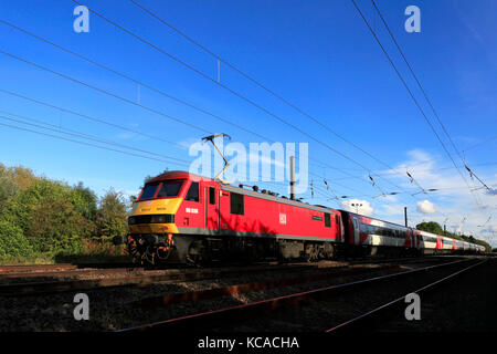 Virgin Trains DB 90036 tirant les chariots, les trains de la côte Est, la côte est de fer de ligne principale, Peterborough, Cambridgeshire, Angleterre, RU Banque D'Images