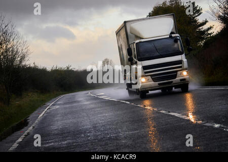 Un camion transportant des marchandises le long de l'autoroute A1, en Angleterre, UK. Banque D'Images