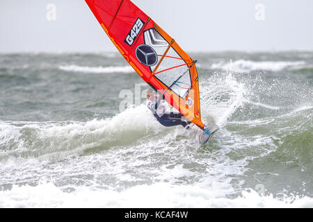 Berlin, Allemagne. 3ème oct 2017. allemand lina erpenstein en action pendant la coupe du monde de windsurf mercedes benz sur l'île de Sylt. crédit : Frank molter/Alamy live news Banque D'Images