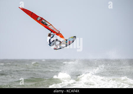 Berlin, Allemagne. 3ème oct 2017. allemand lina erpenstein en action pendant la coupe du monde de windsurf mercedes benz sur l'île de Sylt. crédit : Frank molter/Alamy live news Banque D'Images