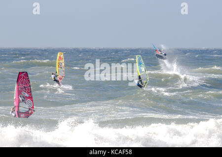 Berlin, Allemagne. 3ème oct 2017. planches en action pendant la coupe du monde de windsurf mercedes benz sur l'île de Sylt. crédit : Frank molter/Alamy live news Banque D'Images