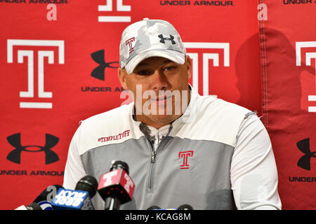 Philadelphie, Pennsylvanie, USA. 3ème Oct 2017. L'entraîneur en chef du Temple Geoff COLLINS, tenir un presser pour expliquer la perte de la semaine dernière à Houston et les plans pour le prochain match contre East Carolina Crédit : Ricky Fitchett/ZUMA/Alamy Fil Live News Banque D'Images