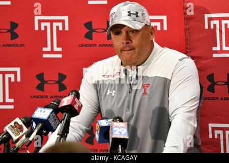 Philadelphie, Pennsylvanie, USA. 3ème Oct 2017. L'entraîneur en chef du Temple Geoff COLLINS, tenir un presser pour expliquer la perte de la semaine dernière à Houston et les plans pour le prochain match contre East Carolina Crédit : Ricky Fitchett/ZUMA/Alamy Fil Live News Banque D'Images