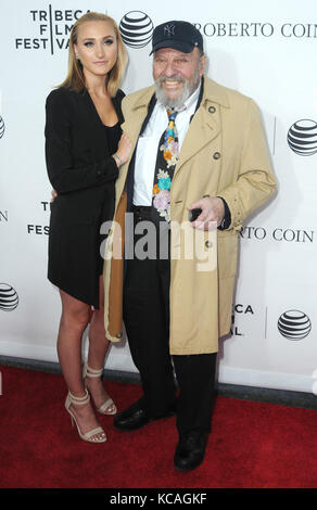 Photo du dossier - New York, NY - 25 avril : Chuck Low assiste à la projection nocturne de clôture de « Goodfellas » au Tribeca Film Festival 2015 le 25 avril 2015 au Beacon Theatre de New York. Crédit: John Palmer/Mediapunch Banque D'Images