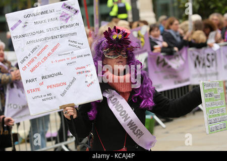 Manchester, UK. 3 octobre, 2017. Les femmes contre les inégalités de pensions de l'Etat en dehors des militants congrès du parti conservateur, Manchester, 3e octobre, 2017 (C)Barbara Cook/Alamy Live News Crédit : Barbara Cook/Alamy Live News Banque D'Images