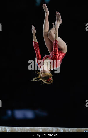 Montréal, Québec, Canada. 3ème Oct 2017. OFIR NETZER, d'Israël, de la concurrence à la poutre lors de la première journée de compétition qui a eu lieu au Stade olympique à Montréal, Québec. Credit : Amy Sanderson/ZUMA/Alamy Fil Live News Banque D'Images