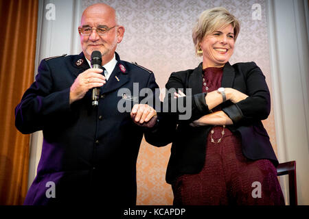 La Haye, pays-Bas. 3 octobre 2017. Prinsess Laurentien des pays-Bas lors de la cérémonie de remise du prix du joueur le plus influent de la philanthropie néerlandaise 2017-2018 organisée par de Dikke Blauwe à Societeit de Witte à la Haye, pays-Bas, le 3 octobre 2017. Princesse Laurentien est la fondatrice de la fondation Missing Chapter qui donne aux enfants une voix sur les questions sociales. Crédit : Patrick van Katwijk - PAS DE SERVICE - crédit : Patrick van Katwijk/Dutch photo Press/dpa/Alamy Live News Banque D'Images