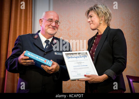 La Haye, pays-Bas. 3 octobre 2017. Prinsess Laurentien des pays-Bas lors de la cérémonie de remise du prix du joueur le plus influent de la philanthropie néerlandaise 2017-2018 organisée par de Dikke Blauwe à Societeit de Witte à la Haye, pays-Bas, le 3 octobre 2017. Princesse Laurentien est la fondatrice de la fondation Missing Chapter qui donne aux enfants une voix sur les questions sociales. Crédit : Patrick van Katwijk - PAS DE SERVICE - crédit : Patrick van Katwijk/Dutch photo Press/dpa/Alamy Live News Banque D'Images