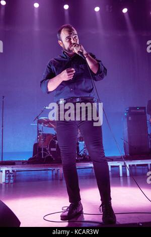 Madison, Wisconsin, États-Unis. 3 octobre 2017. SAMUEL T. HERRING of future Islands at the Orpheum Theater à Madison, Wisconsin crédit : Daniel DeSlover/ZUMA Wire/Alamy Live News Banque D'Images