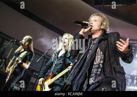 Wartenberg, Allemagne. 3 octobre 2017. Edguy, le groupe allemand Power Metal autour de la chanteuse Tobias Sammet. Concert final de leur '25 ans - le meilleur des monuments 2017'-Tour à Wartenberg-Oval, Wartenberg-Angersbach, Allemagne. Crédit: Christian Lademann Banque D'Images