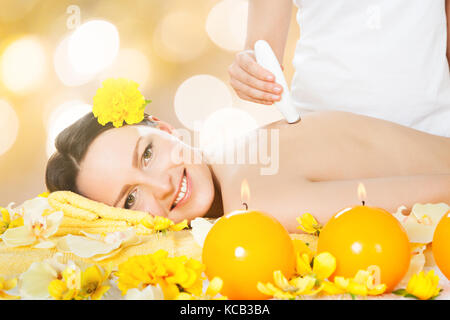 Close-up of Young Woman Receiving Traitement laser épilation IPL Beauty Spa Banque D'Images