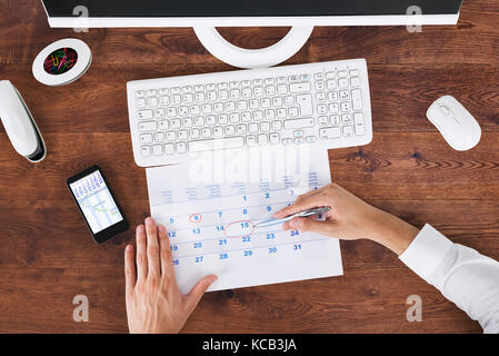 Portrait of Date de marquage sur calendrier à l'Office de tourisme 24 Banque D'Images