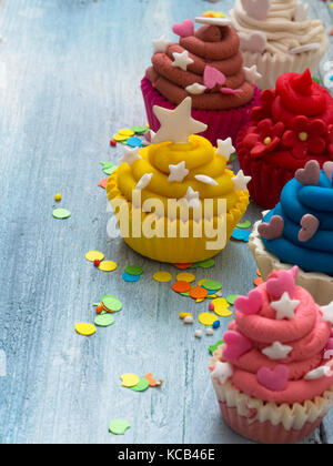 Cupcakes colorés Banque D'Images