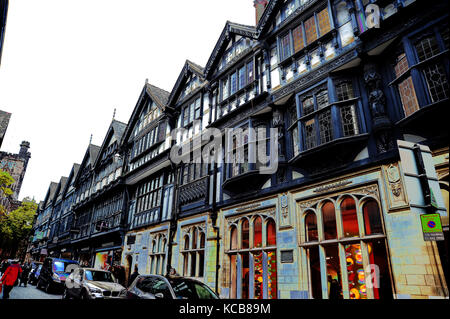 St werburgh. rue, regardant vers la cathédrale. Chester. Banque D'Images