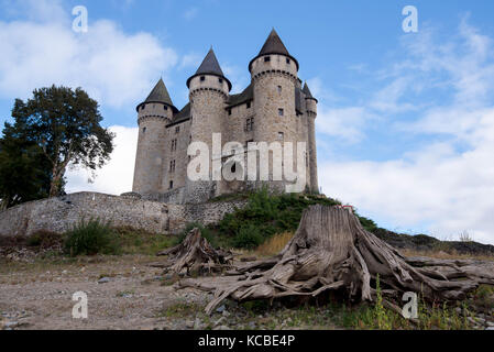 Le beau château ' chateau de val' en Auvergne en France Banque D'Images