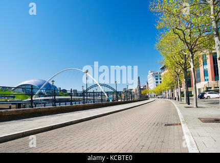 NEWCASTLE Upon Tyne, England, UK - 17 MAI 2017 : Millenium Bridge à Newcastle & Gateshead Quayside. Banque D'Images