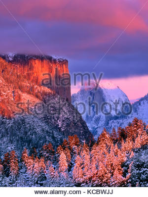 El Capitan et Half Dome au coucher du soleil, Yosemite National Park, Californie