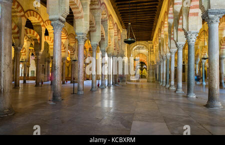 Intérieur de la mosquée, Mezquita, Cathédrale, Mezquita-Catedral de Córdoba, Cordoue, site du patrimoine mondial de l'UNESCO, Andalousie Banque D'Images