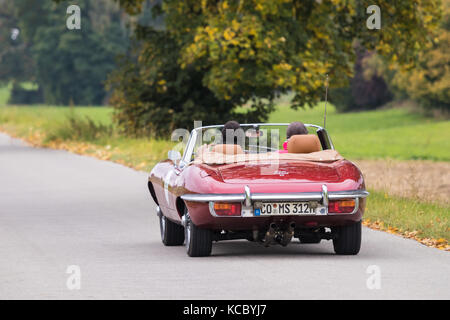 Augsburg, Allemagne - 1 octobre 2017 : jaguar e-type oldtimer voiture à l'fuggerstadt classic oldtimer 2017 rallye le 1 octobre 2017, à Augsbourg, l'allemand Banque D'Images