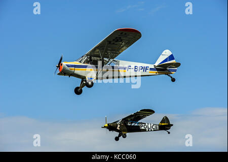 Avions PIPER - WILLIAM T - Piper Piper Cub - PIPER SUPER CUB - avions Piper Aircraft - VINTAGE --NOUS AVIONS - AVIONS POPULAIRES - PIPER CLUB © F.BEAUMONT Banque D'Images