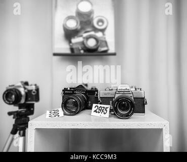 Vintage caméras dans une vitrine à Aarhus, le centre du Jutland, Danemark Banque D'Images