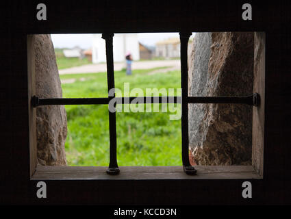 Vue de la fenêtre d'une cellule de prison monastère solovetsky Banque D'Images