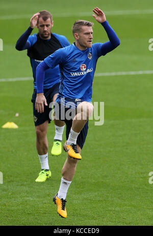 Le capitaine de l'Irlande du Nord Steven Davis durant la séance d'entraînement à Windsor Park, Belfast. Banque D'Images