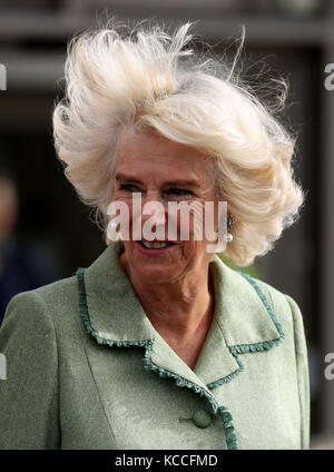 La duchesse de Cornwall (connue sous le nom de duchesse de Rothesay en Écosse) quitte l'aéroport d'Aberdeen après qu'elle a ouvert une nouvelle extension à l'aéroport international d'Aberdeen. Banque D'Images