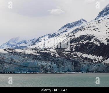 Lamplugh glacier est d'environ 96 milles au nord-ouest de Juneau, et est souvent un arrêt sur des croisières en passant par le parc national de Glacier Bay et à préserver. Banque D'Images