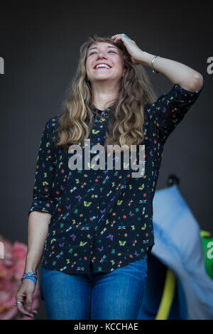 Norvège, Oslo - 11 août, 2017. Le groupe de rock indépendant américain les tibias effectue un concert live au cours de la fête de la musique 2017 Øyafestivalen norvégien à Oslo. Ici le roi est musicien Patti vu sur scène. Banque D'Images