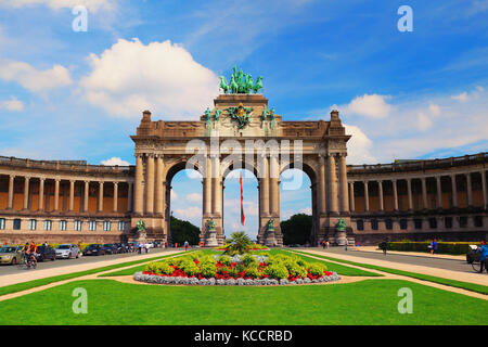 Bruxelles, Belgique - 17 juillet 2017 : Parc du Cinquantenaire à Bruxelles lors d'une journée ensoleillée. célèbre attraction de Belgique. Banque D'Images