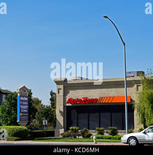 L'AutoZone store, Oakdale, Californie Banque D'Images