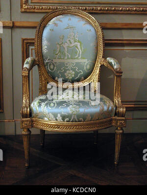 Fauteuil (un des quatre) (partie d'un ensemble), ca. 1770, français, Paris, en acajou sculpté et doré, soie damassée moderne, H. 44 x 281 W. Banque D'Images