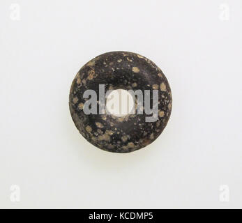 Bead, Roman, verre, Diam. : 1 5/16 x 9/16 in. (3,4 x 1,4 cm), verre Banque D'Images