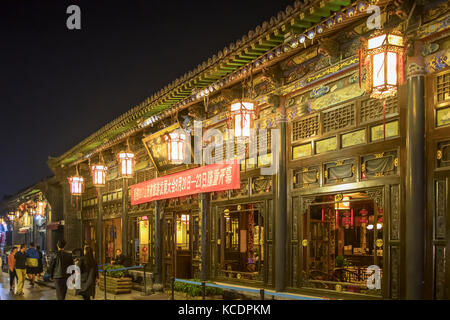 Xi da jie (rue de l'ouest) dans l'ancienne ville de Pingyao dans la nuit Banque D'Images