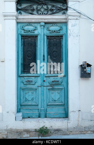 Ils ont perdu un porte chypriote traditionnel dans la vieille ville de Paphos, Chypre. Banque D'Images