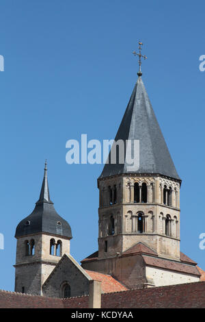 Clocher de l'abbaye de Cluny.Cluny est le symbole de la renaissance monastique.L'abbaye était un centre intellectuel de premier plan au Moyen-âge.Uniquement une partie su Banque D'Images