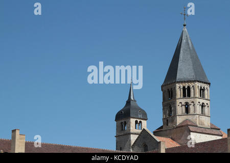 Clocher de l'abbaye de Cluny.Cluny est le symbole de la renaissance monastique.L'abbaye était un centre intellectuel de premier plan au Moyen-âge.Uniquement une partie su Banque D'Images
