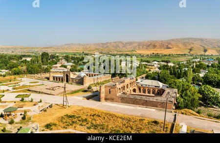 Avis de madrasas kuhna et nav de hisor forteresse, Tadjikistan Banque D'Images