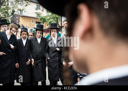 Nouvel an juif à Ouman, en Ukraine. Chaque année, des milliers de juifs orthodoxes hassidique bratslav de différents pays se réunissent à Ouman à Roch Hachana, marque le nouvel an juif, près de la tombe de rabbi nahman, un arrière-petit-fils du fondateur du hassidisme. Banque D'Images