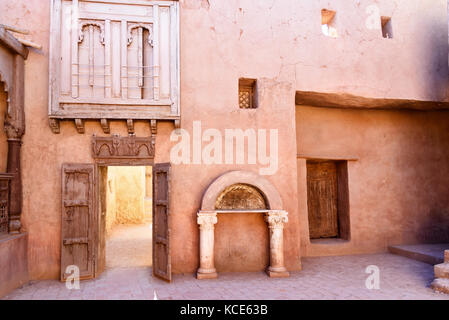 Ouarzazate, Maroc - Jan 4, 2017 : la décoration dans les studios Atlas Corporation est studio de cinéma. Ouarzazate est l'emplacement du cinéma, où le Maroc est bi Banque D'Images