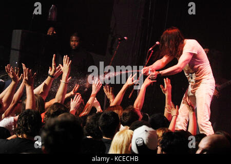 Andrew wk effectue au Vans Warped Tour 2010 Soirée de lancement au key club le 9 avril 2010 à West Hollywood, Californie. Banque D'Images