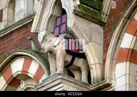 Les salons de thé de l'éléphant, 64 - 66 rue Fawcett, Sunderland. L'éléphant au créneau. Banque D'Images