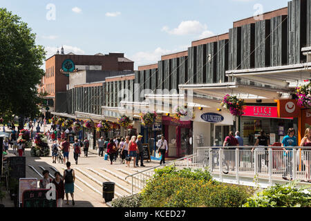 Hertford Street, Coventry, West Midlands. Vue générale depuis le nord est. remarque le bronze résine William Mitchell et des panneaux de béton préfabriqué au-dessus de t Banque D'Images